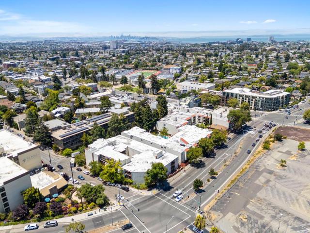 288 Whitmore Street, Oakland CA: https://media.crmls.org/mediaz/9928855f-fa63-46e3-b869-526aeb572198.jpg