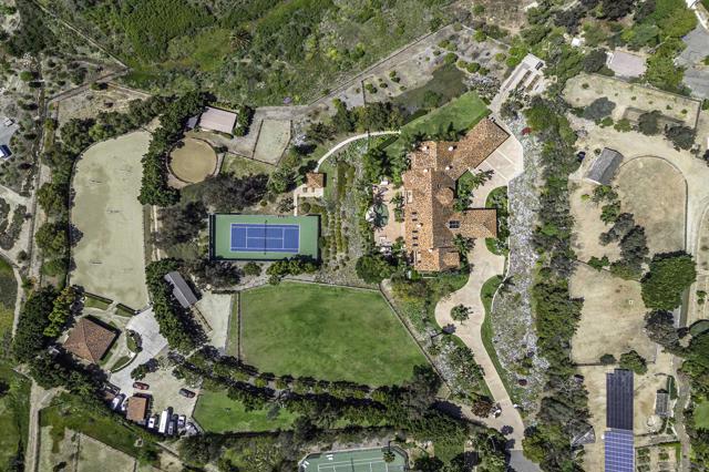 5305 La Crescenta, Rancho Santa Fe CA: https://media.crmls.org/mediaz/9928ecb2-f848-4c30-9fc8-96112f5871d8.jpg