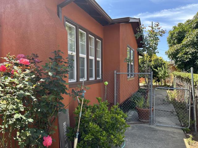 105 Palm Avenue, Watsonville CA: https://media.crmls.org/mediaz/9928f251-3d3e-4f0d-87ec-74ff9c8343ee.jpg
