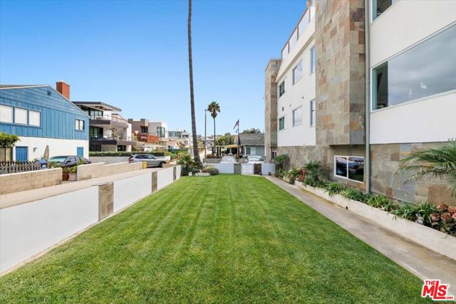 634 The Strand, Hermosa Beach, California 90254, 3 Bedrooms Bedrooms, ,2 BathroomsBathrooms,Residential,Sold,The Strand,22200669