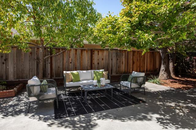 1494 Kings Lane, Palo Alto CA: https://media.crmls.org/mediaz/99294cb1-9b3b-4726-a46b-c57a001c9372.jpg