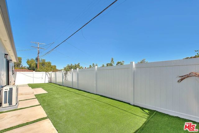 4516 W 63rd Street, Los Angeles CA: https://media.crmls.org/mediaz/99298587-0860-4890-845e-bc612bbb0dbc.jpg