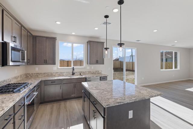 1861 Hydrangea Drive, Hollister CA: https://media.crmls.org/mediaz/99299bde-7da3-4363-87a7-53507c0d3f89.jpg
