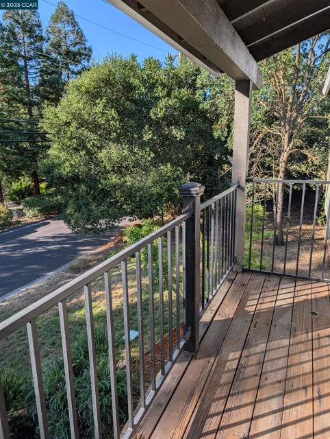 310 Miranda Ln, Alamo CA: https://media.crmls.org/mediaz/992a6868-6529-4062-8276-e9ec274c22f3.jpg
