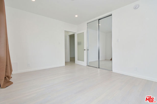 1032 19th Street, Santa Monica CA: https://media.crmls.org/mediaz/992ae19d-87e7-4b9d-b1e8-c206ef6f6160.jpg