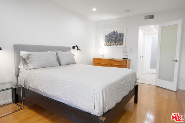 943 12th Street, Santa Monica CA: https://media.crmls.org/mediaz/992af4d5-8dbc-476c-8d6f-67ad199d4e42.jpg