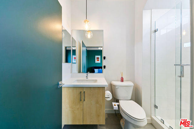 3288 N Canary Way, Los Angeles CA: https://media.crmls.org/mediaz/992becef-699a-4f00-bbee-bc4e53418aa1.jpg