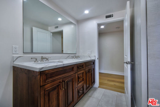 23637 Park Belmonte, Calabasas CA: https://media.crmls.org/mediaz/992c4620-a6c3-41c0-a40d-a0c366900dcd.jpg