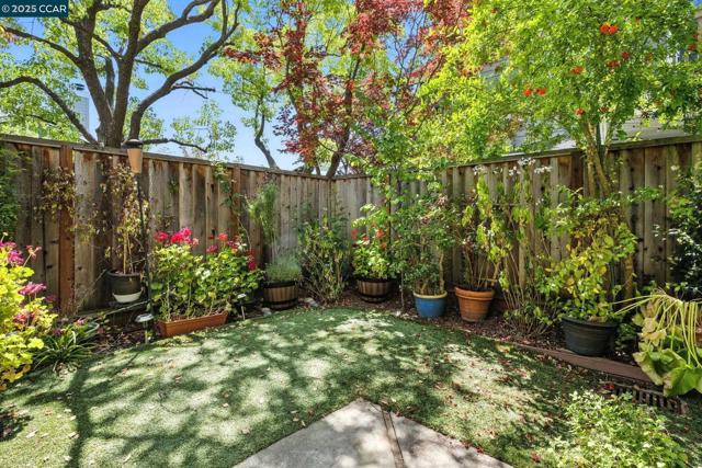 305 Daybreak Court, San Ramon CA: https://media.crmls.org/mediaz/992ca5c4-febb-4d3d-9b14-a0eb84243465.jpg