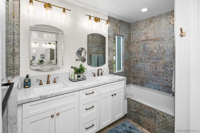 3458 Voyager Cir, San Diego CA: https://media.crmls.org/mediaz/992d1726-2260-42c0-9791-78be4561bf49.jpg