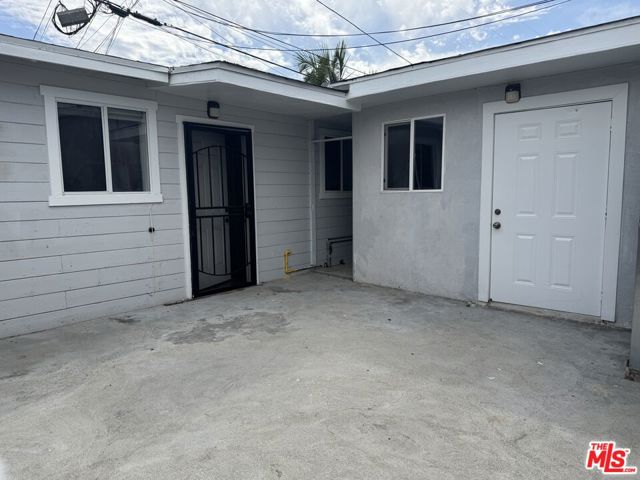 1726 W 37th Place, Los Angeles CA: https://media.crmls.org/mediaz/992d42a1-7f54-4fff-b166-1af4aded9564.jpg