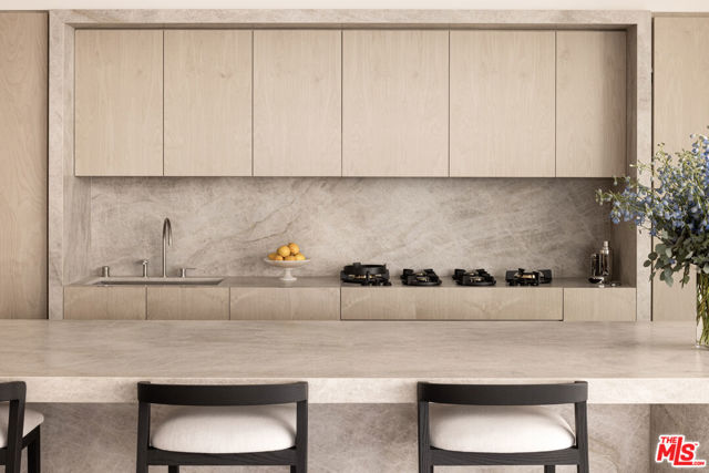 9200 Wilshire Blvd, Beverly Hills CA: https://media.crmls.org/mediaz/992d77a2-5f3b-40e6-bade-89e625dd6a2c.jpg