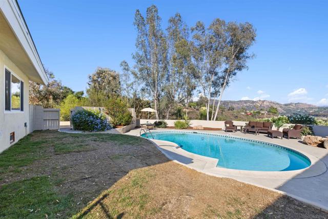 25311 Jesmond Dene Road, Escondido CA: https://media.crmls.org/mediaz/992d85c9-bfd5-4f48-ad0f-672b744736f4.jpg