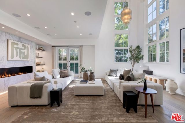 11500 San Vicente Boulevard, 221
