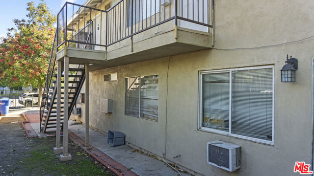 3469 Lime Street, Riverside CA: https://media.crmls.org/mediaz/992e42d8-a9bc-4759-abde-a250dc95d1e8.jpg