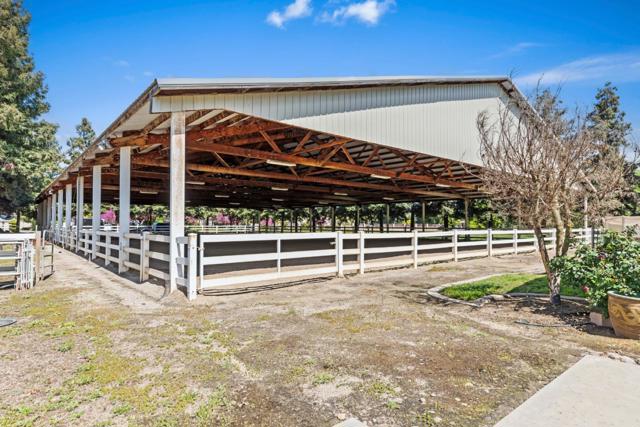 5000 Peach Blossom Lane, Oakdale CA: https://media.crmls.org/mediaz/992e8f94-5201-485b-86a8-7cdab6c8df0f.jpg