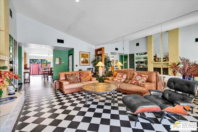 2861 Sundance Circle, Palm Springs CA: https://media.crmls.org/mediaz/992ea033-4226-4762-bbb4-e531df813f9f.jpg