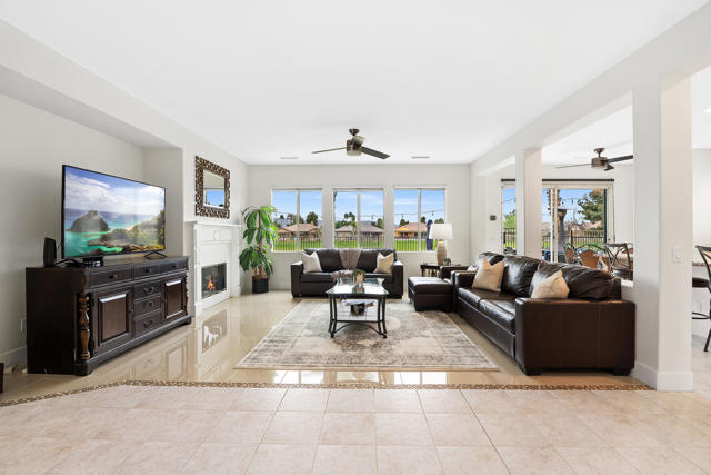 Image 5 of 22 For 49438 Douglas Street