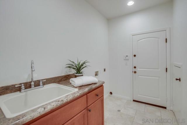 14590 Kent Hill Way, Poway CA: https://media.crmls.org/mediaz/992ff77a-63e6-4182-96f8-2249f7f4bc1a.jpg