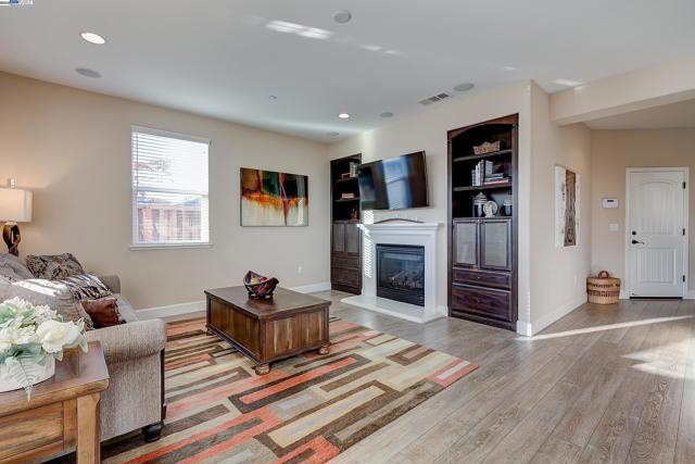 Image 14 of 60 For 2394 Amantea Way