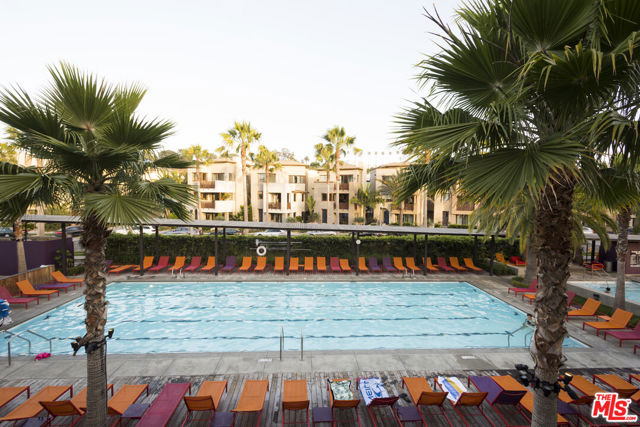 13200 Pacific Promenade, Playa Vista CA: https://media.crmls.org/mediaz/99304430-e786-4e50-95df-f3e4f28980e9.jpg