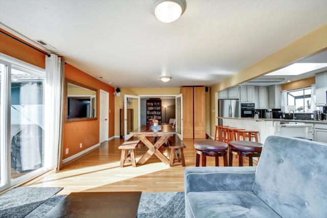 847 Arguello Boulevard, Pacifica CA: https://media.crmls.org/mediaz/99304732-305a-4b71-8ecd-9b6c99124e7b.jpg