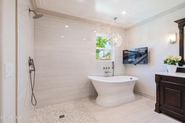 3578 Claridge Court, Simi Valley CA: https://media.crmls.org/mediaz/99305c22-886f-448a-9af6-7b8b36804212.jpg