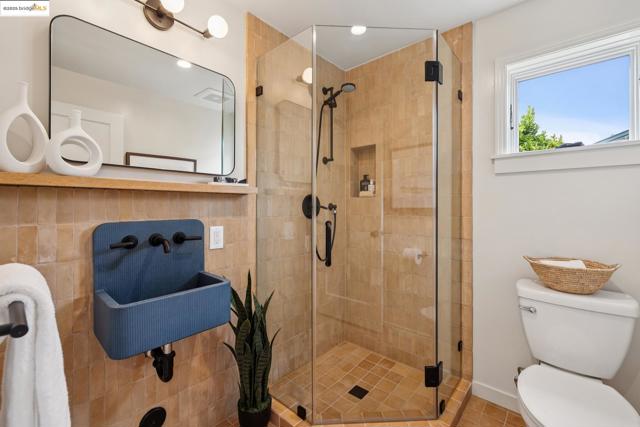 1511 Rose St, Berkeley CA: https://media.crmls.org/mediaz/99316f42-b2f6-4b05-b415-c52fa1ffb1e4.jpg