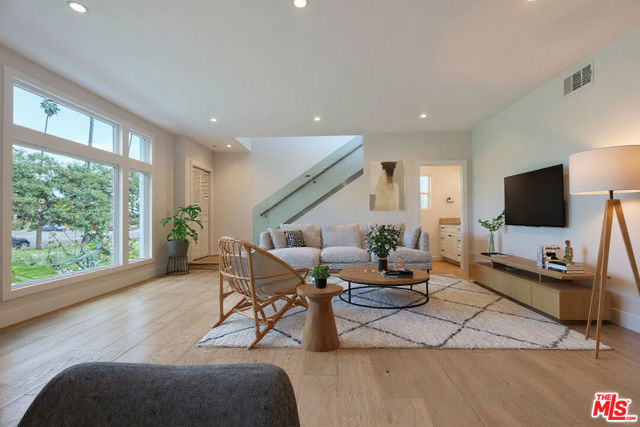 4308 Victoria Park Drive, Los Angeles CA: https://media.crmls.org/mediaz/9931d0c1-d4df-4c73-be70-3df648120bf5.jpg