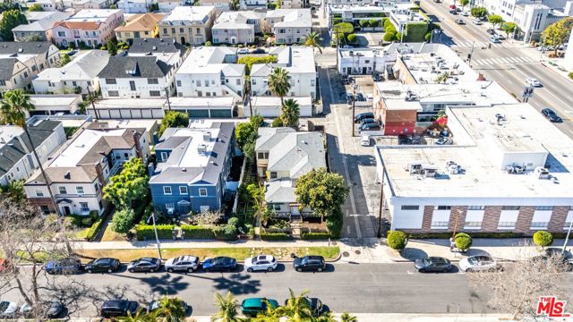 139 N Harper Avenue, Los Angeles CA: https://media.crmls.org/mediaz/9932430f-fbdd-4f66-9599-25f1d179223b.jpg