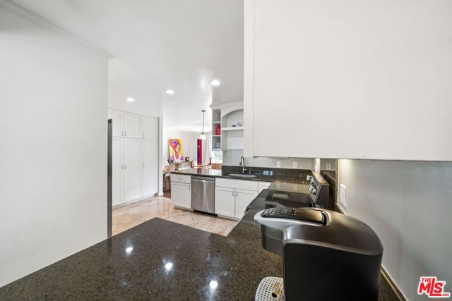 4942 Stern Avenue photo 14