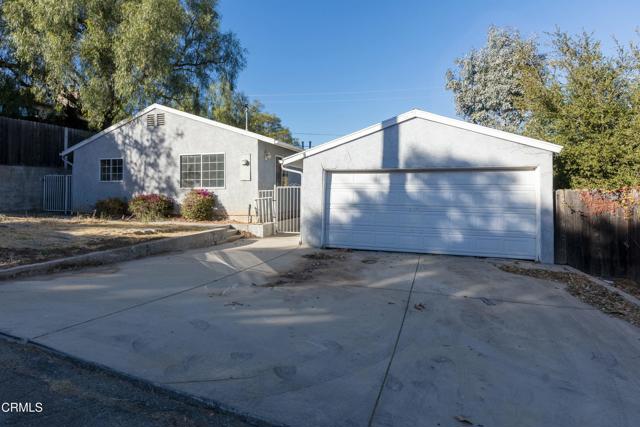 Detail Gallery Image 1 of 25 For 6015 Peppertree Ln, Simi Valley,  CA 93063 - 3 Beds | 2 Baths