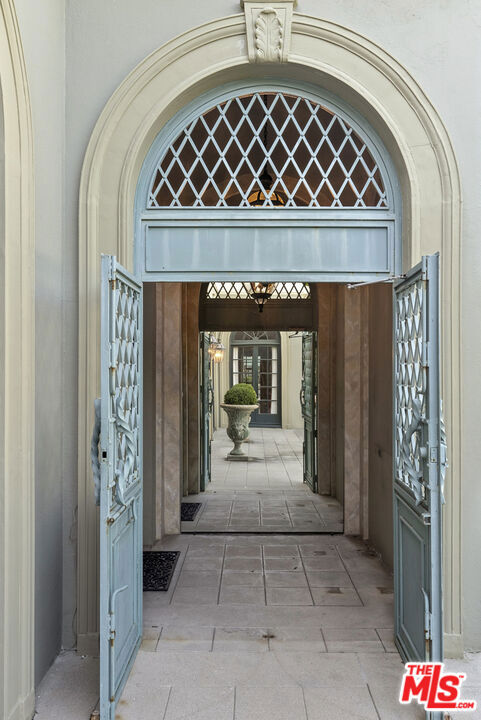 803 N Rexford Drive, Beverly Hills CA: https://media.crmls.org/mediaz/99330446-f96b-4afc-b463-68e3b8affa80.jpg