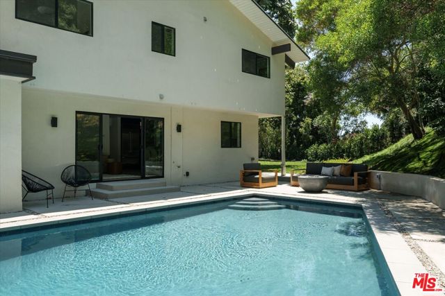 2313 Banyan Drive, Los Angeles CA: https://media.crmls.org/mediaz/9933261e-1e11-4753-acfd-50d820f870d0.jpg