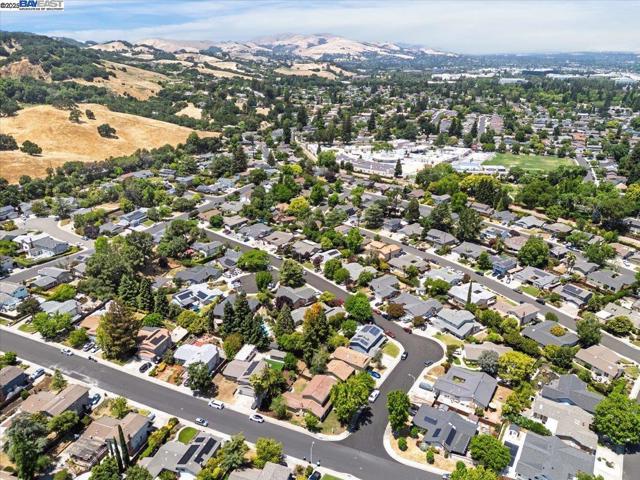 7606 Desertwood Ln, Pleasanton CA: https://media.crmls.org/mediaz/99333c44-f0fd-4fab-b73d-7d098f4281fb.jpg