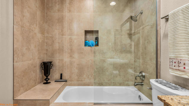 110 Trento Circle, Palm Desert CA: https://media.crmls.org/mediaz/99337ea5-436d-49a5-89a5-aec625fbe4cd.jpg