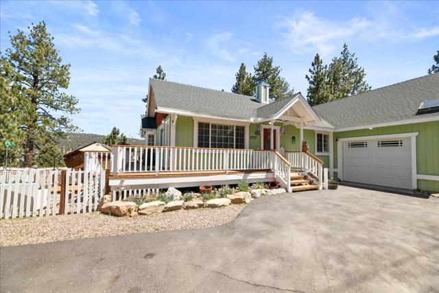 2737 Cedar Lane, Big Bear CA: https://media.crmls.org/mediaz/9933d47d-d872-47c9-939f-6bb5b0df9f5a.jpg