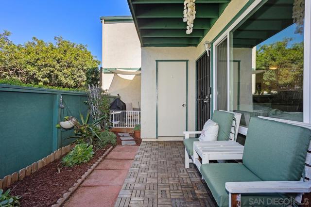 1817 Grand Ave, Escondido, California 92027, 2 Bedrooms Bedrooms, ,2 BathroomsBathrooms,Condominium,For Sale,Grand Ave,250019957SD