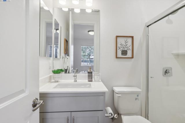 Image 17 of 46 For 239 N St  
