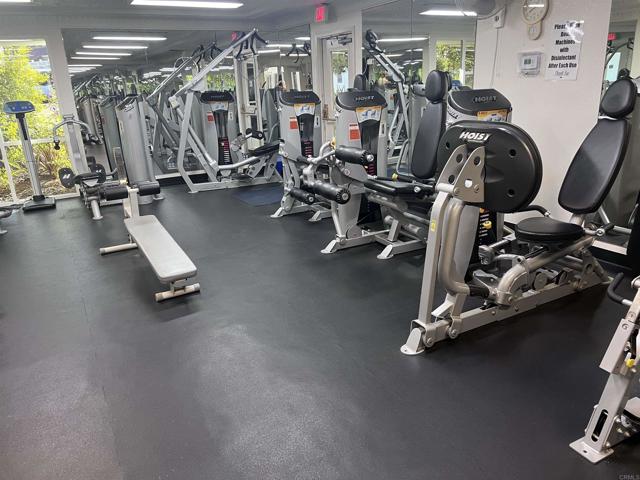 4905 Alicante Way, Oceanside CA: https://media.crmls.org/mediaz/9934737a-e7bb-46d6-a3d5-6fc8a1d3e4bc.jpg