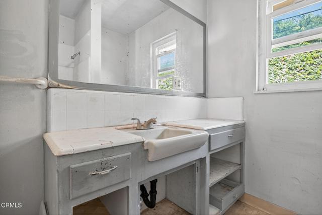 286 Homer Avenue, Ventura CA: https://media.crmls.org/mediaz/9934995f-5fc2-4900-a915-cdb395a28e28.jpg