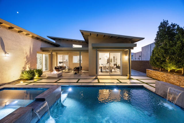562 Skylar Lane, Palm Springs CA: https://media.crmls.org/mediaz/9935babf-af23-4208-810b-feb1a91352ae.jpg