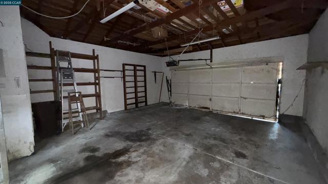 2946 Oxford Ave, Richmond CA: https://media.crmls.org/mediaz/9935e048-8aa3-4f40-be5f-f81772026a64.jpg