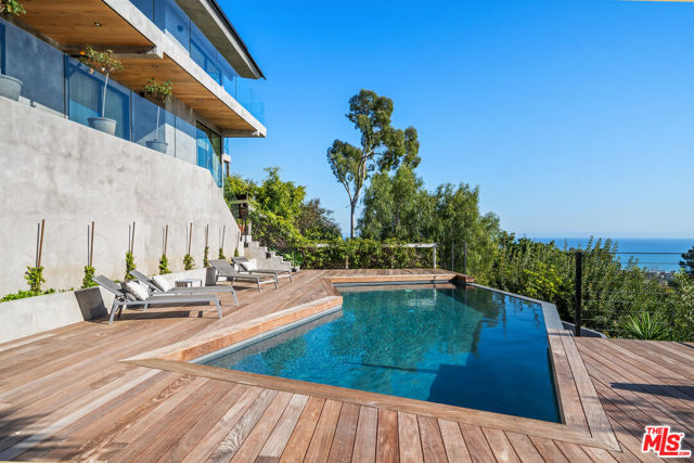 23812 Malibu Crest Drive, Malibu CA: https://media.crmls.org/mediaz/993612c6-89a9-4b3f-b4cd-cb3af928a22a.jpg