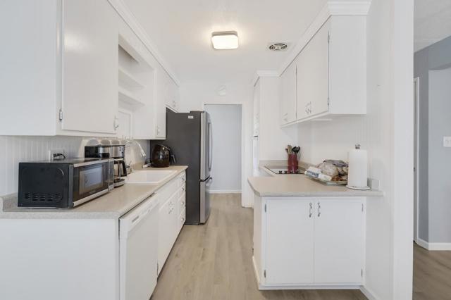 6364 Thomas Avenue, Newark CA: https://media.crmls.org/mediaz/993681e0-3ff6-4eb7-88c4-3505ee3172b1.jpg