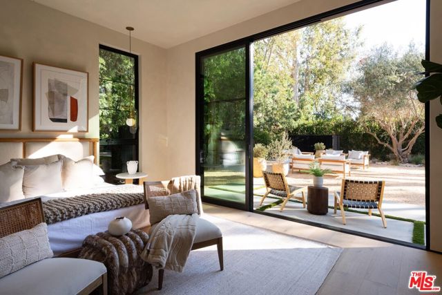 23340 Collins Street, Woodland Hills CA: https://media.crmls.org/mediaz/993760dc-0a68-4ea8-9bc5-9229f8da1ec5.jpg