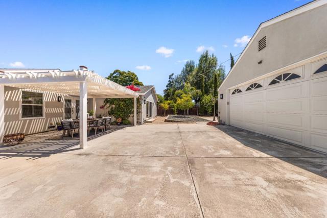 15098 Stratford Drive, San Jose CA: https://media.crmls.org/mediaz/993764da-2545-476e-90dd-b040787b2594.jpg
