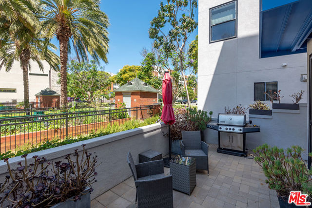 12936 Discovery, Los Angeles CA: https://media.crmls.org/mediaz/9937b7be-afbe-490e-850e-30aec8020b8a.jpg