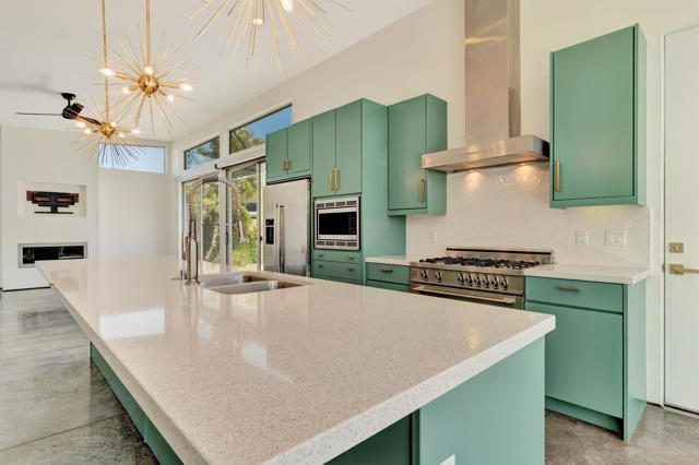 2703 Alexander Club Drive, Palm Springs CA: https://media.crmls.org/mediaz/9938945d-3a2e-4561-bdc4-96680617ee84.jpg