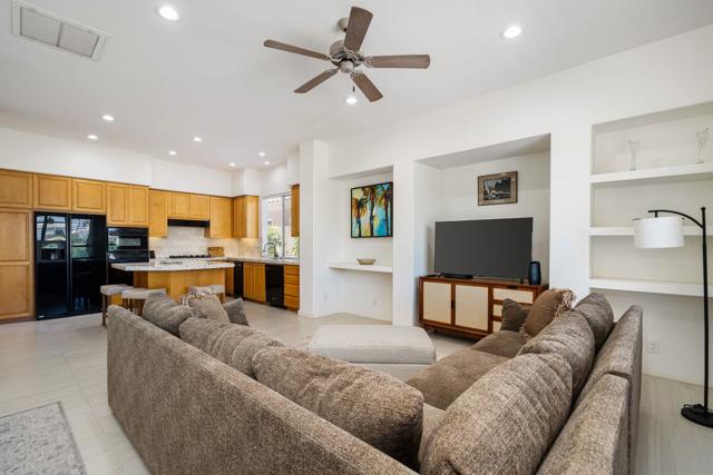 371 Tomahawk Drive, Palm Desert, CA 92211